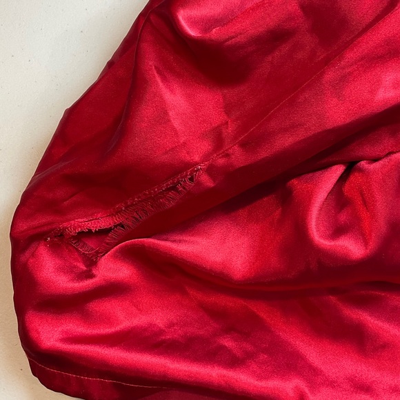 Elegant Red Velvet Kids Dress - Picture 4 of 6